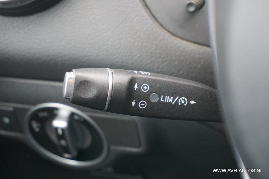 Mercedes-Benz Gla-klasse 180 business solution amg