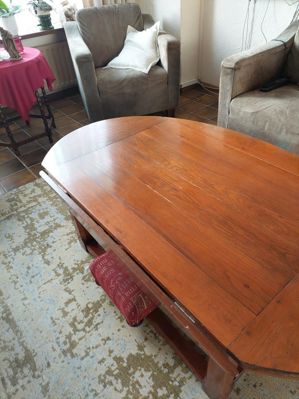Ovale tafels: 1 salon tafel en 1 eettafel