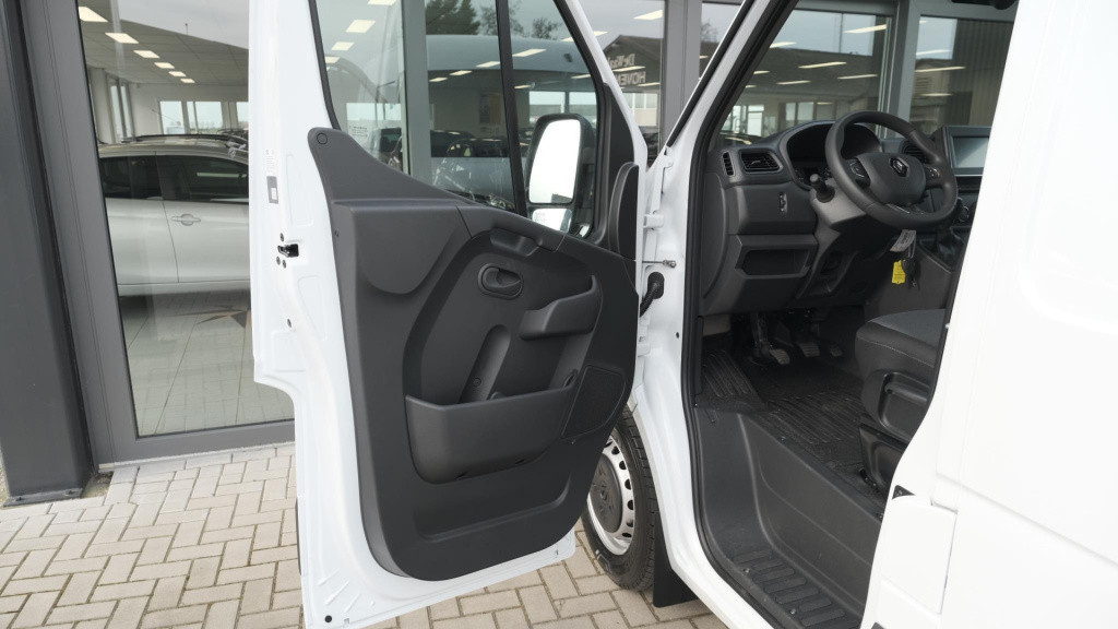 Renault Master t35 2.3 dci 135 l2h2 comfort | direct leverbaar | navigatie 