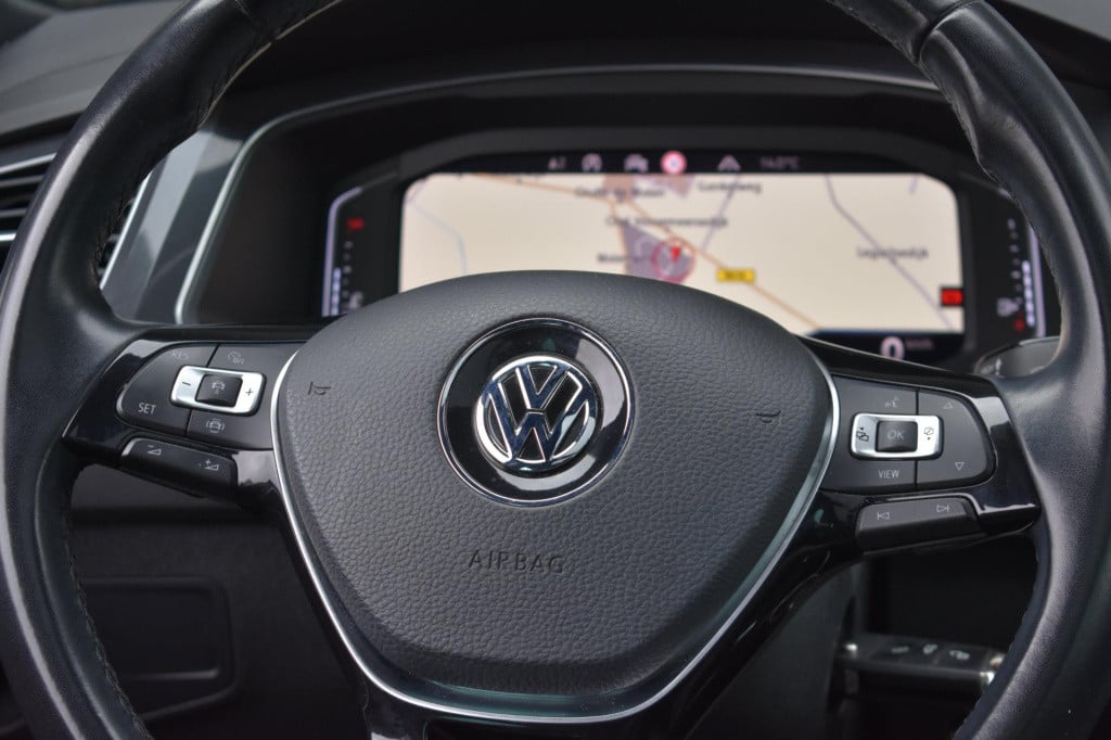 Volkswagen Tiguan 1.5 tsi act r-line | leder | pano | camera | virtual cock