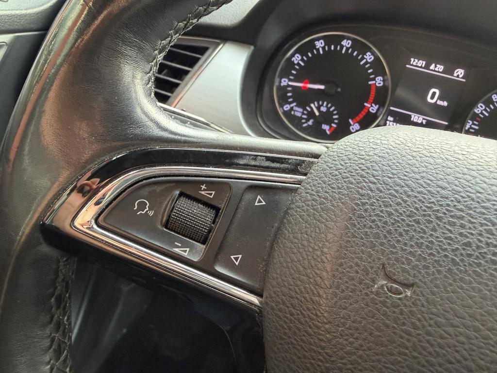 Skoda Fabia combi 1.0 tsi ambition business | navi | trekhaak | airco!