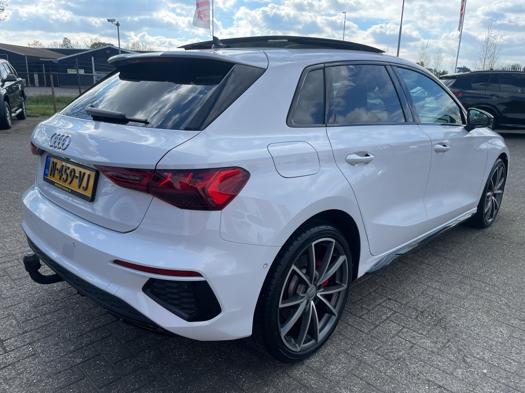 Audi A3 sportback 45 tfsi e s-line competition -full options-plug-in-hybrid