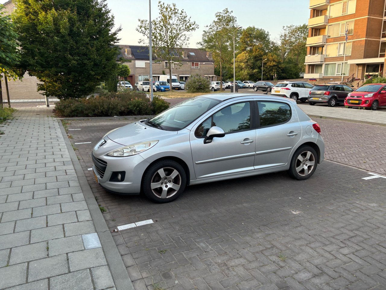 Peugeot 207 - 1.6 VTI 16V 5 deurs - 2010 - parkeersensor en trekhaak