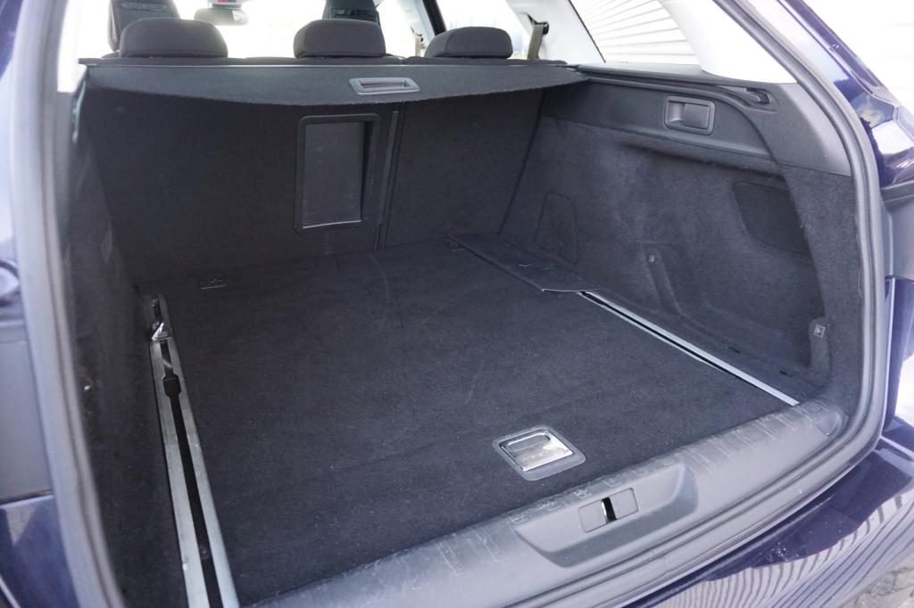 Peugeot 308 sw 1.2 e-thp blue lease executive climate / navi / cruise / pan