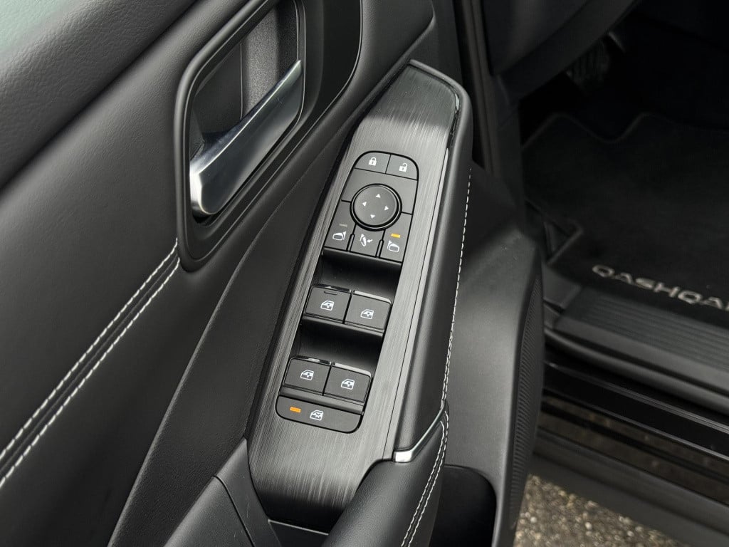 Nissan Qashqai 1.3 mhev xtronic n-connecta design pack | trekhaak | panoram