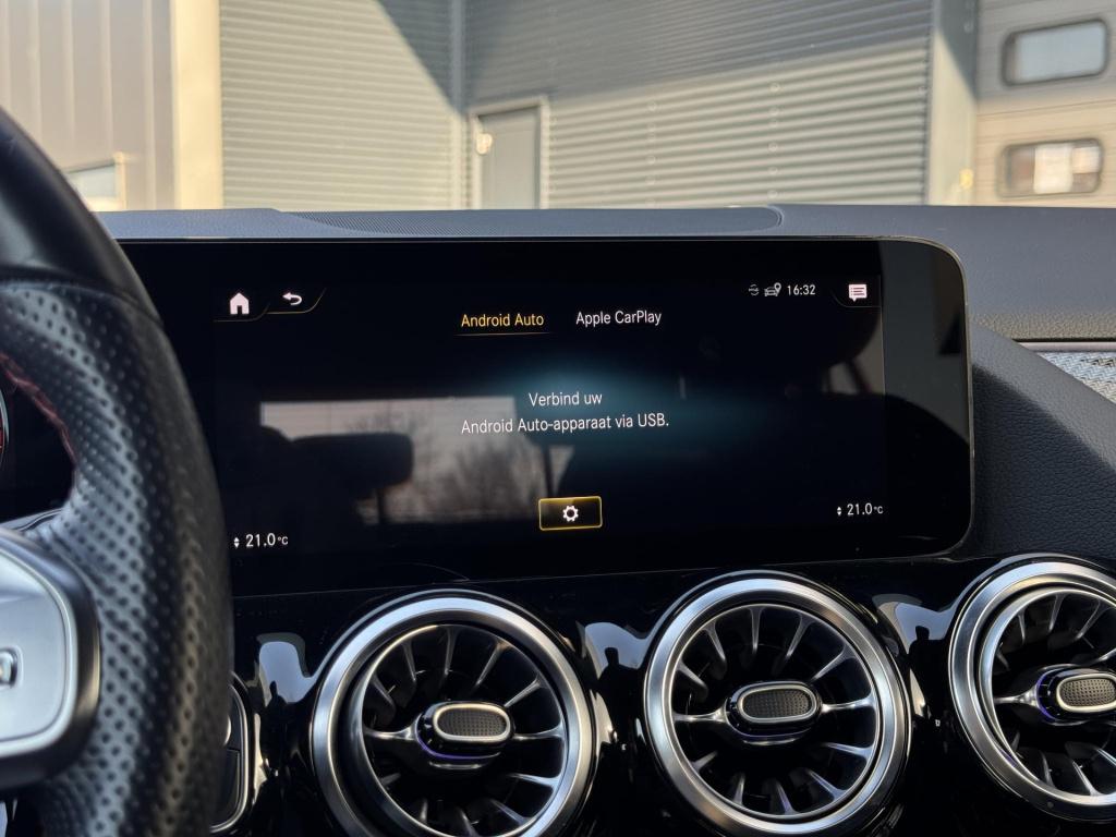 Mercedes-Benz Gla-klasse 180 amg line nl-auto, trekhaak afneembaar np. €60.