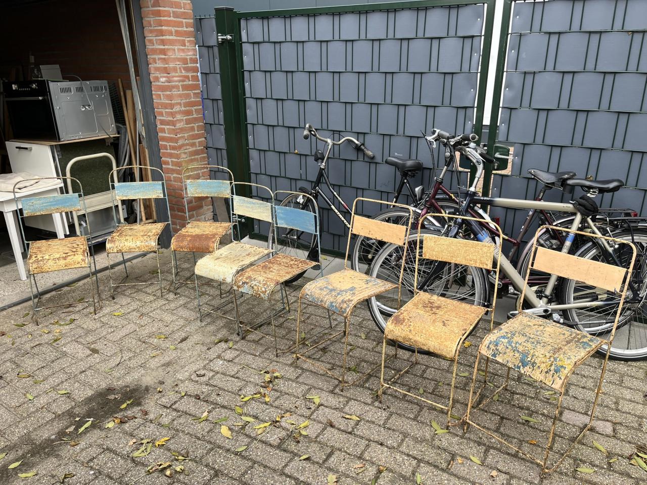 8 Bistrostoeltjes van metaal