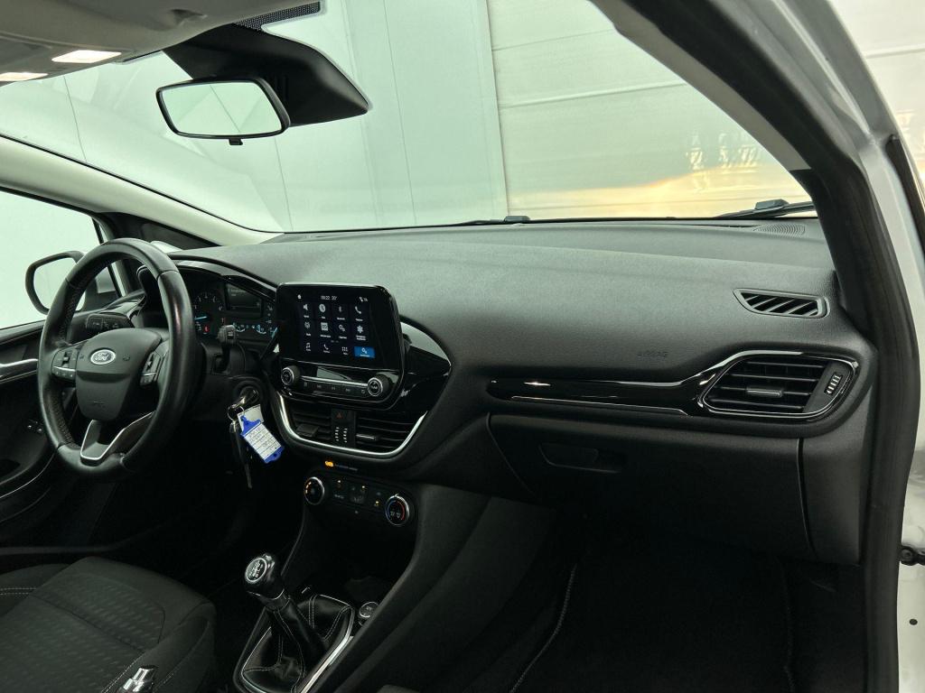Ford Fiesta 1.1 trend | parkeer sensoren | lmv | bluetooth | dab | airco | 