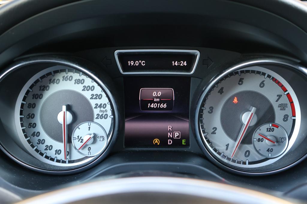 Mercedes-Benz Gla-klasse 200 ambition amg 157 pk i automaat i stoelverwarmi