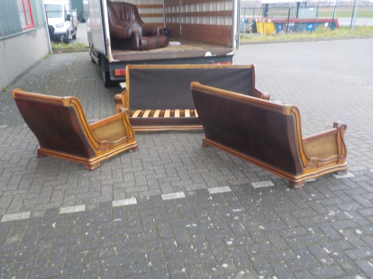 Mooie kwaliteit leren 3 + 2 + 1 zits in goede staat