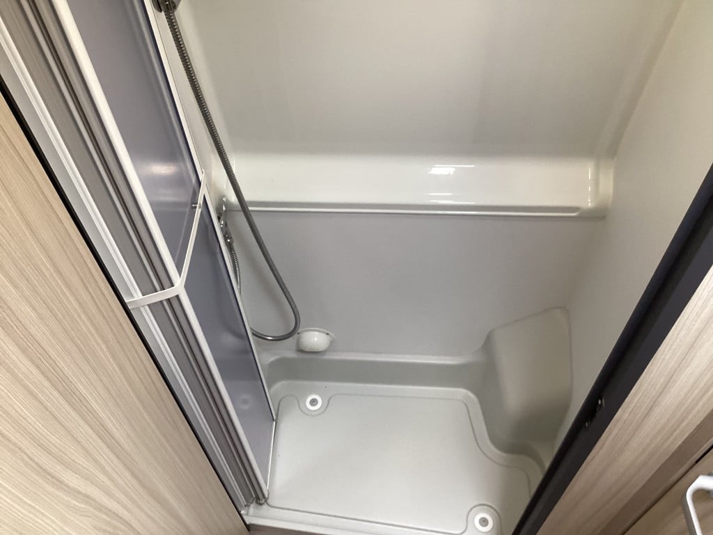 Adria Twin 600 SPX Plus 10-2020 in zeer goede staat met 39.000km