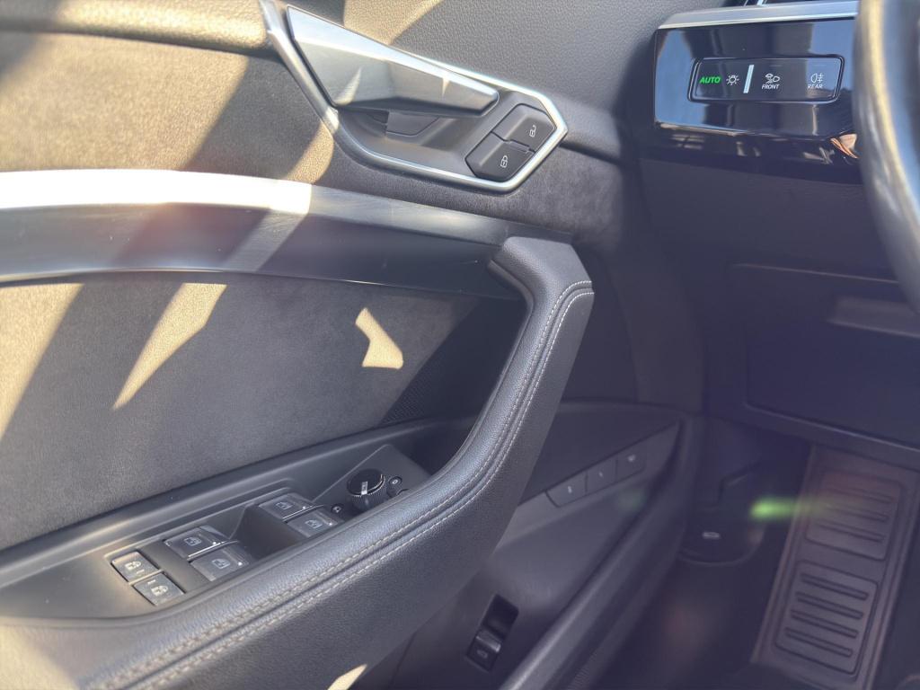 Audi E-tron e-tron 50 quattro launch edition black | pano | s-line | 22"| g