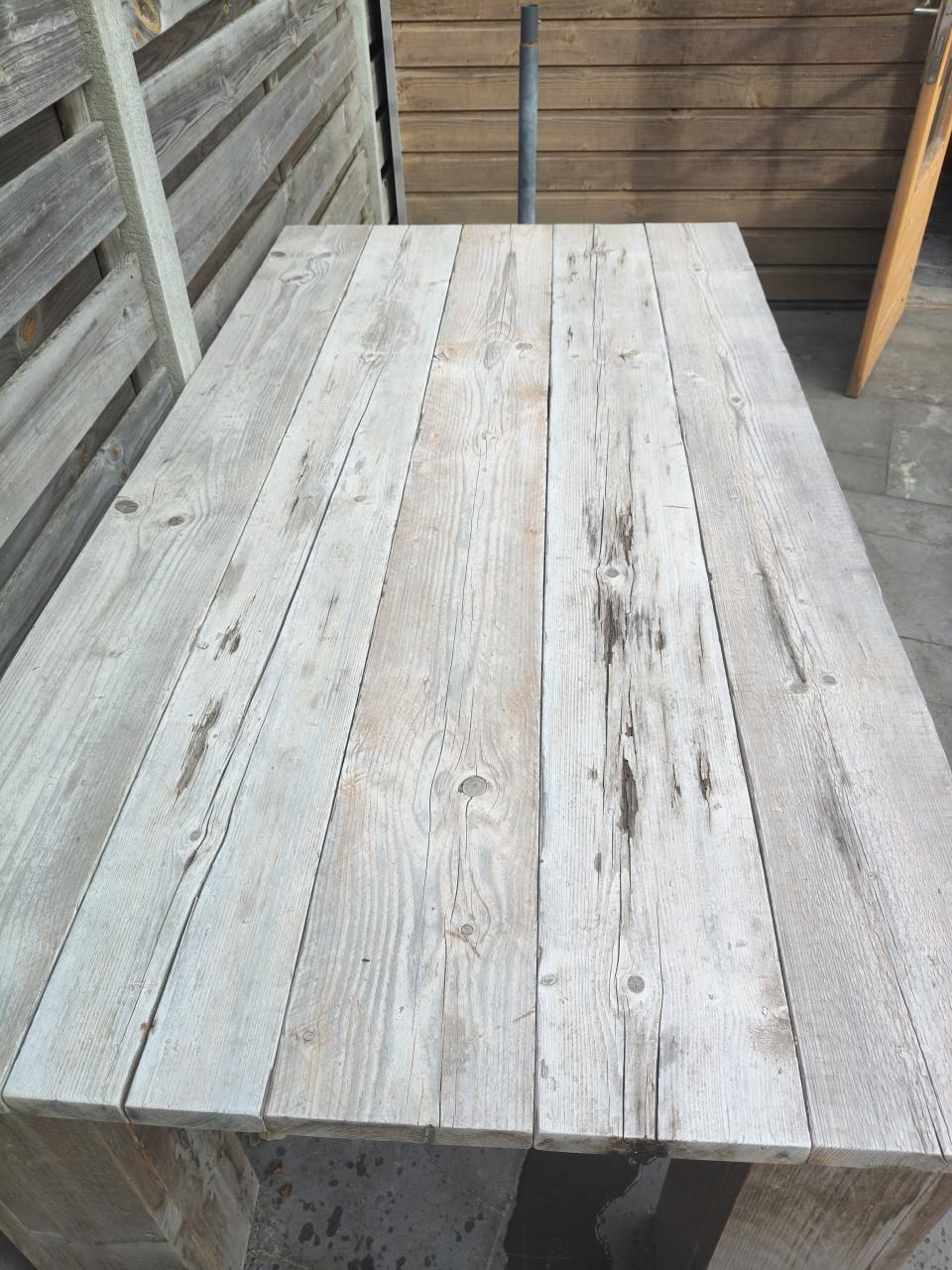 Steigerhouten tafel
