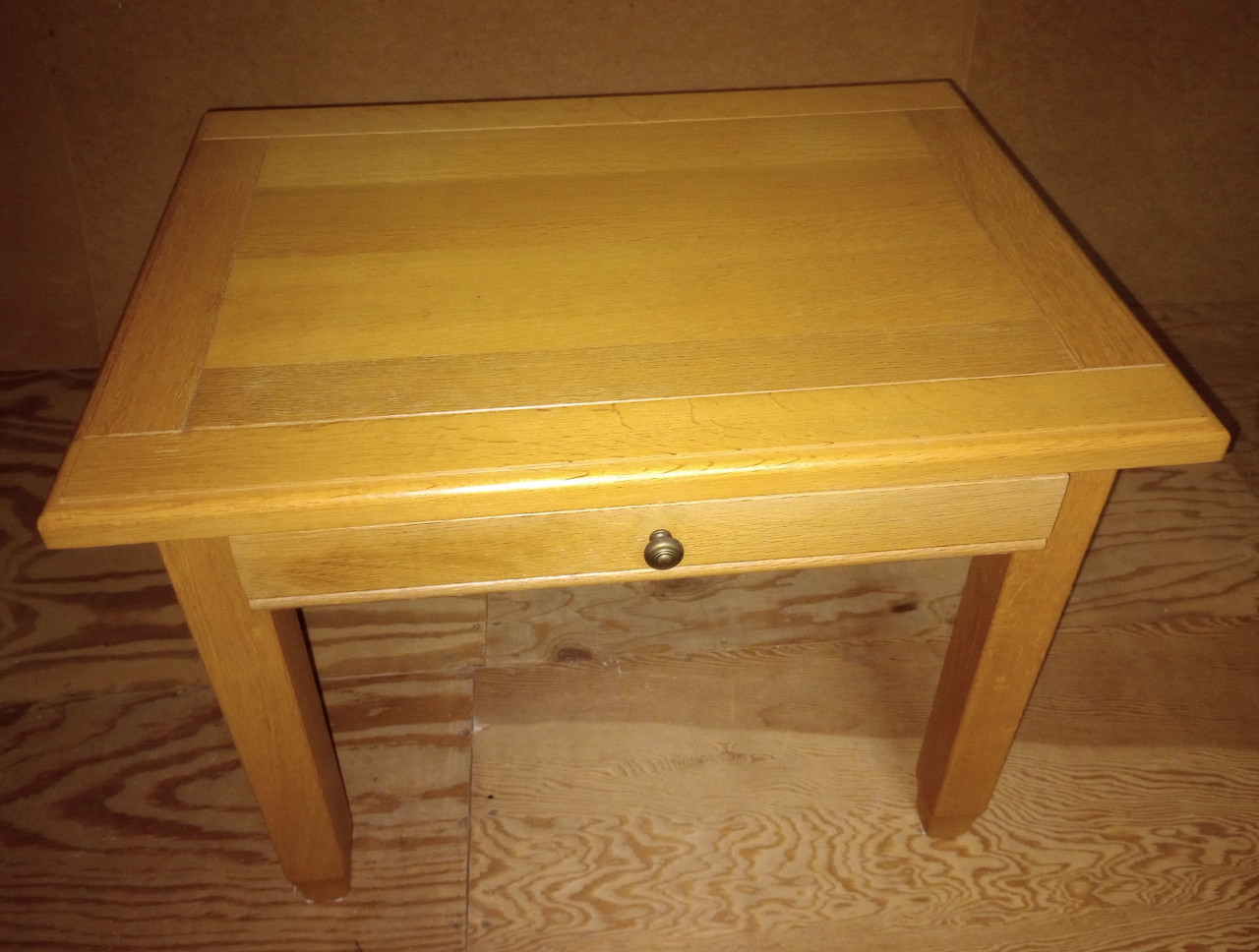 Eiken bijzettafel met lade