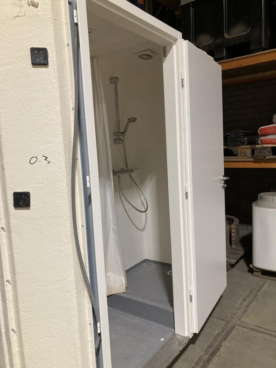 Douche & toilet unit