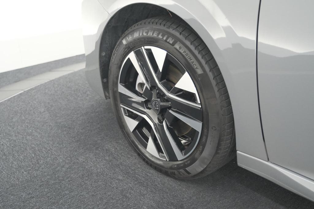 Peugeot 208 puretech 100 allure | apple carplay | parkeersensoren | climate
