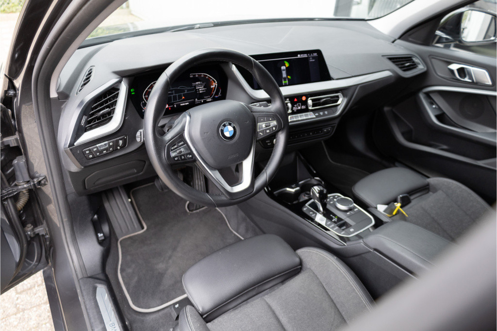 BMW 1 Serie 118i sport line business edition ✅shadowline✅nav✅getint glas