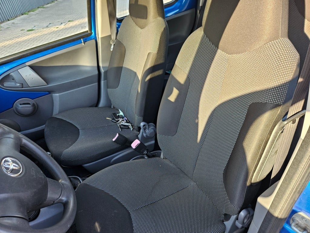 Toyota Aygo 1.0-12v dynamic blue / nl auto / nap