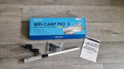 Wifi Camp Pro 3 krachtige dual-band wifi-extender met antenne en router.