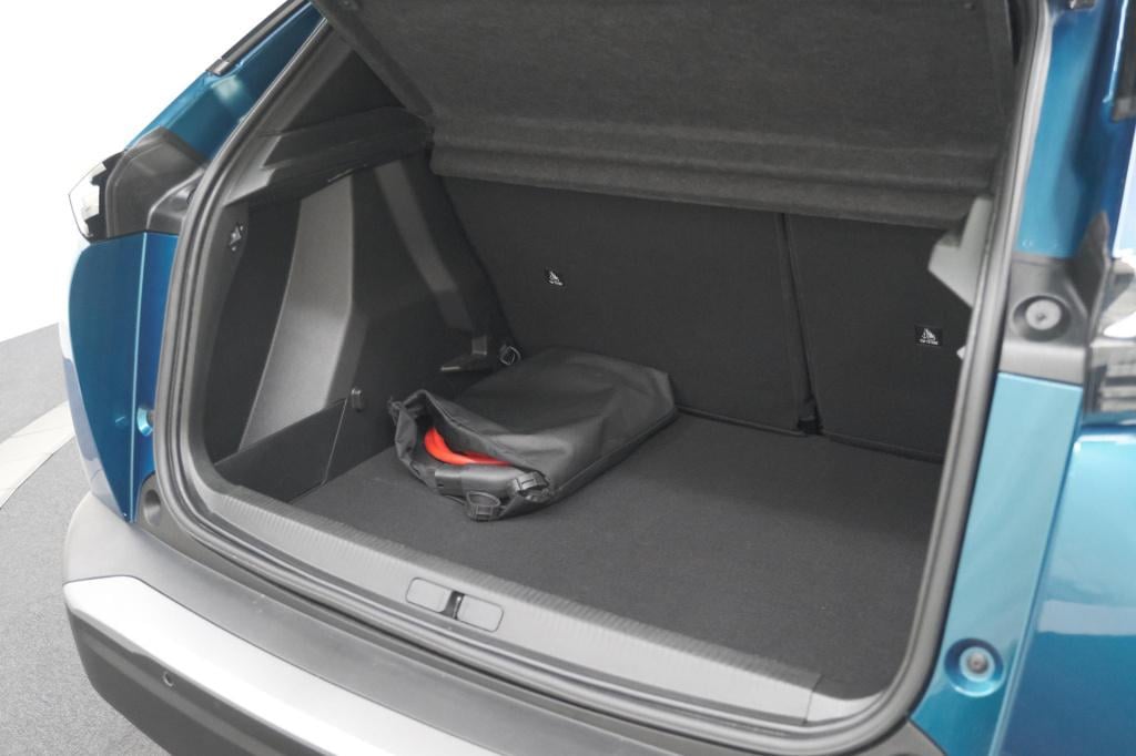 Peugeot E-2008 ev allure 54 kwh | soh 97,7% | 11 kw lader | apple carplay |