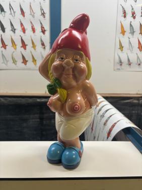 Kabouter Bobbi met blote borsten groot