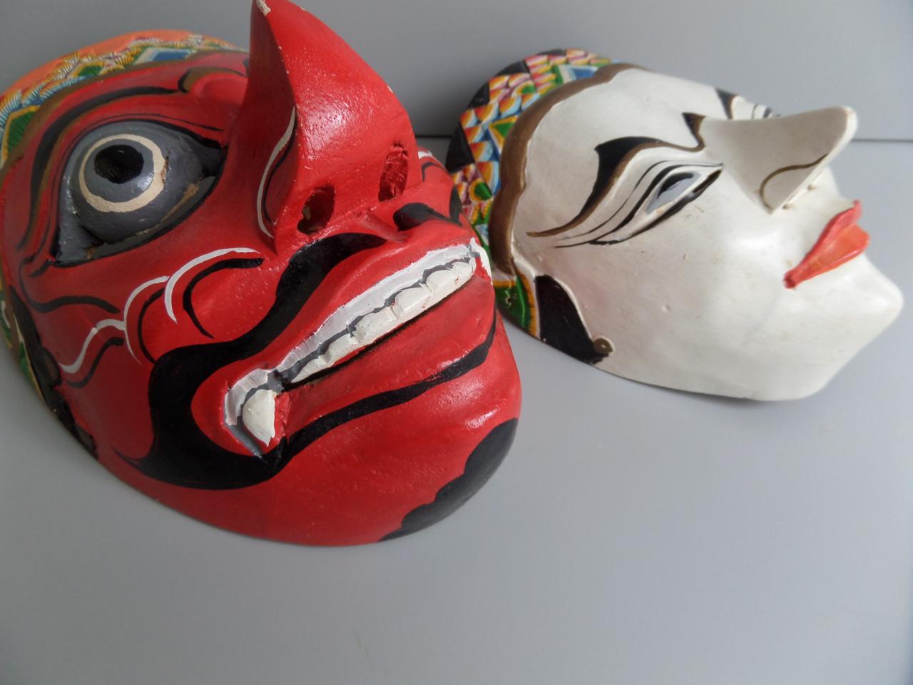 Maskers uit Indonesië Javaans topeng masker twee stuks Een prijs