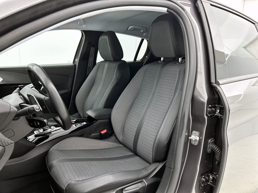 Peugeot 208 100 pk automaat allure | rijklaar | navi | camera | lm velgen |