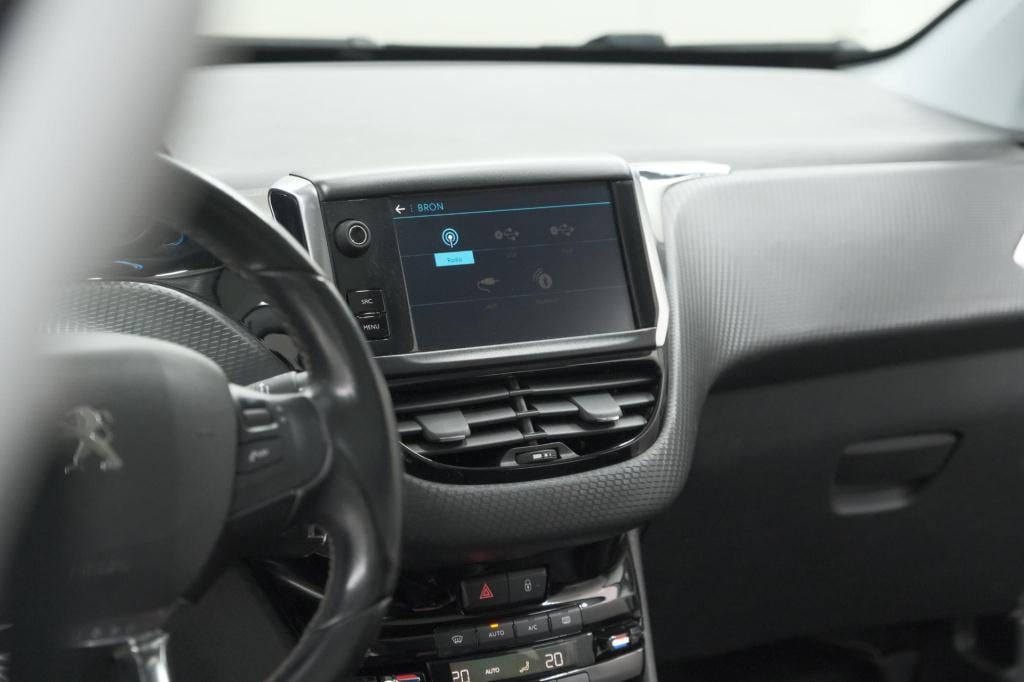 Peugeot 2008 puretech 110 allure | panoramadak | apple carplay | navigatie 