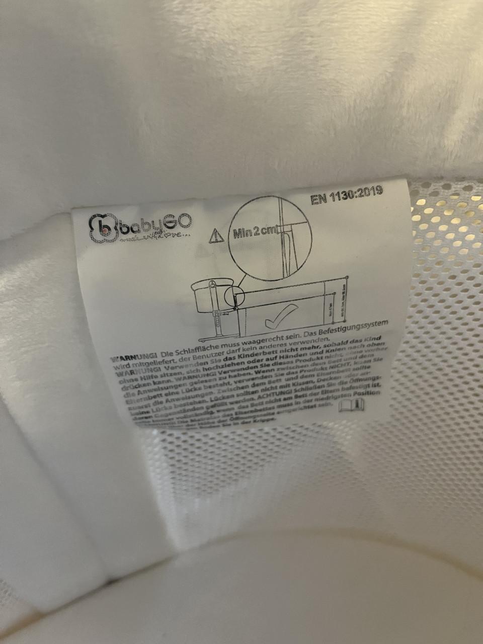 Co-sleeper/ wieg BabyGo Amila + 2 sets beddengoed