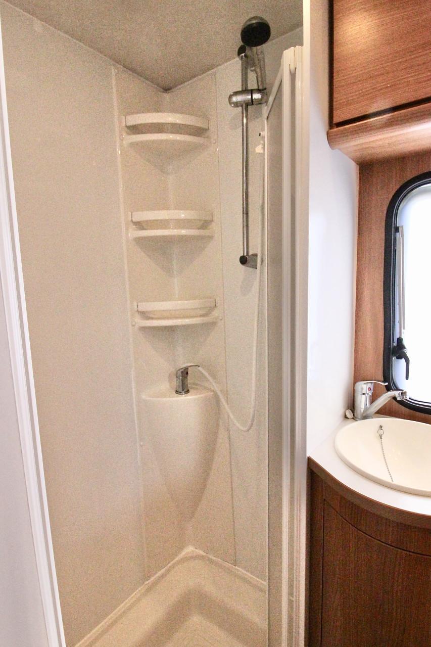 Rimor Europeo 87P(Vast bed, mega xxl garage, zeer netjes!!!)