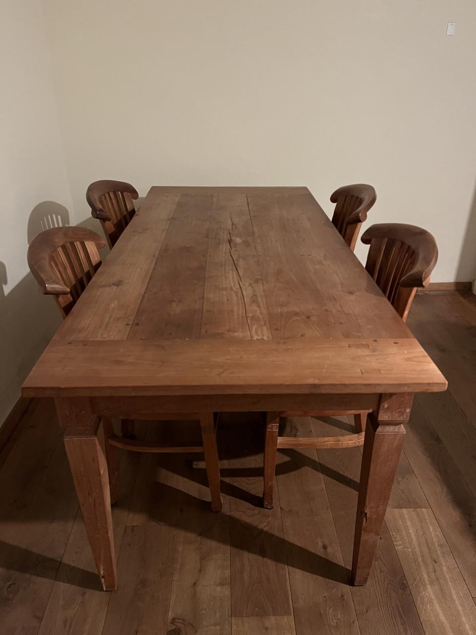 Houten tafel incl 4 stoelen GRATIS AF TE HALEN