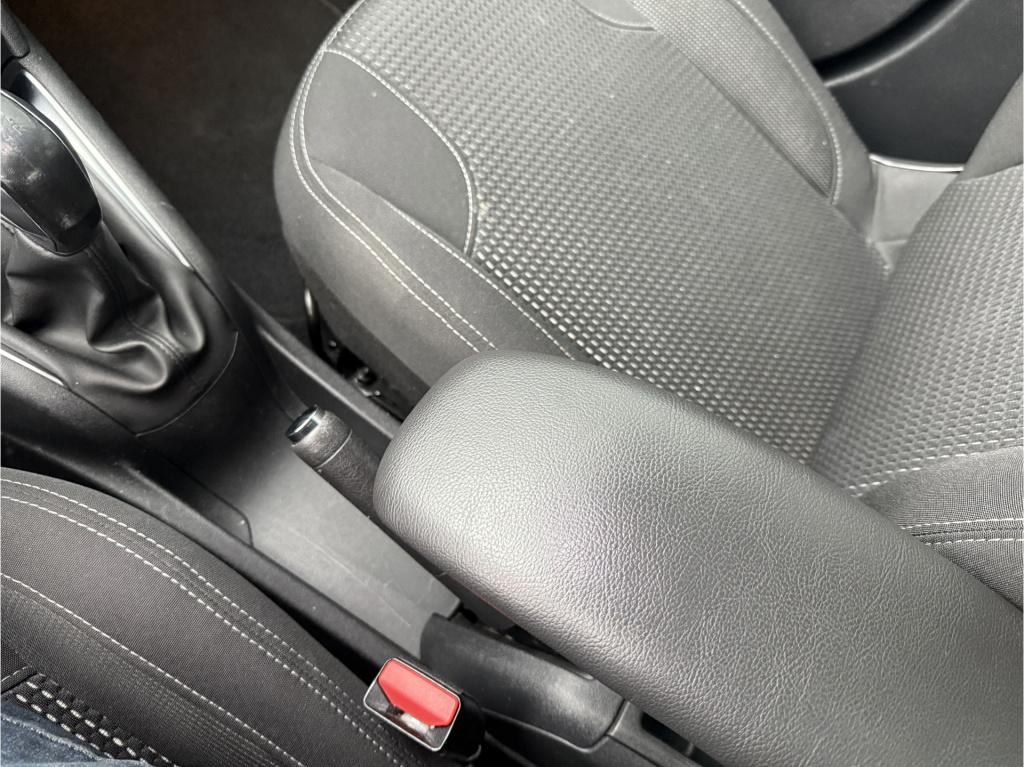 Peugeot 208 1.2 puretech blue lease executive 5-drs