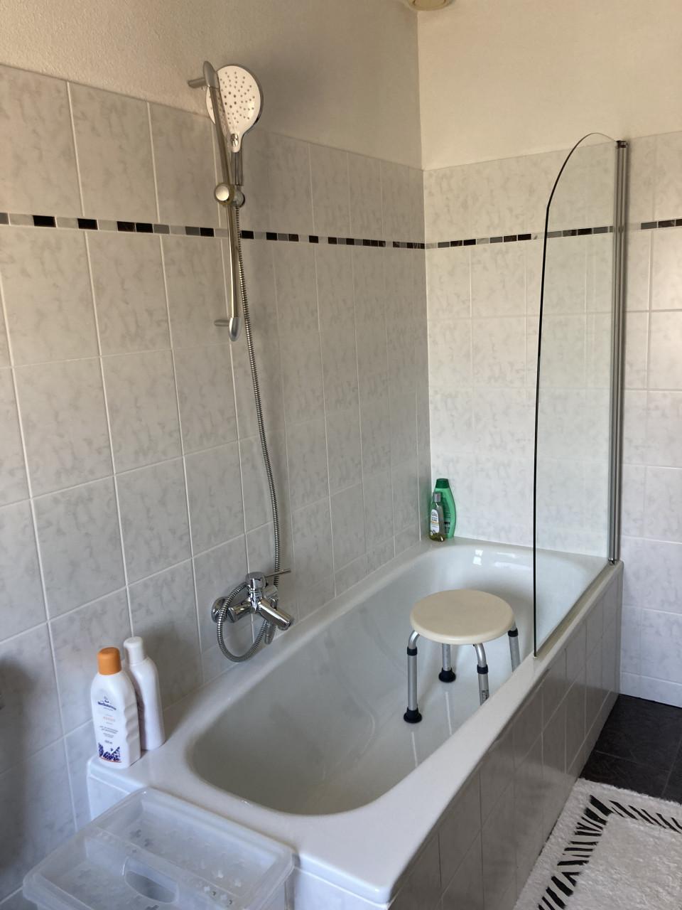 Wegklapbare glazen badwand