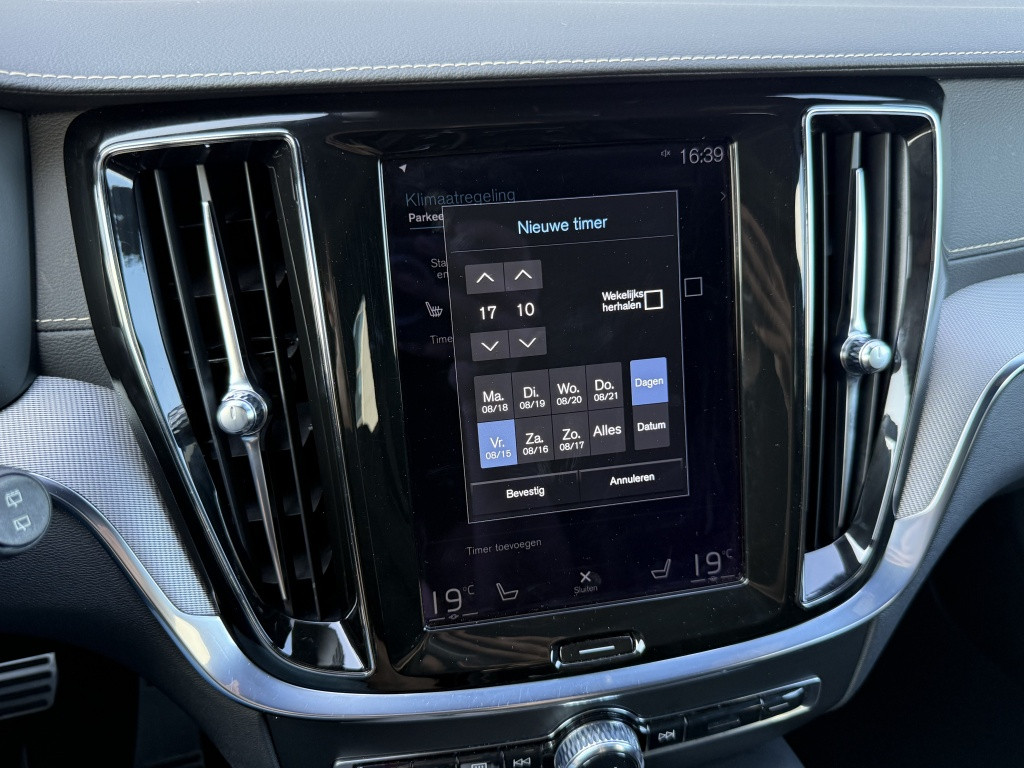 Volvo V60 v60 t6 340pk r-design| panodak| adap.cruise| 360camera| hud| key