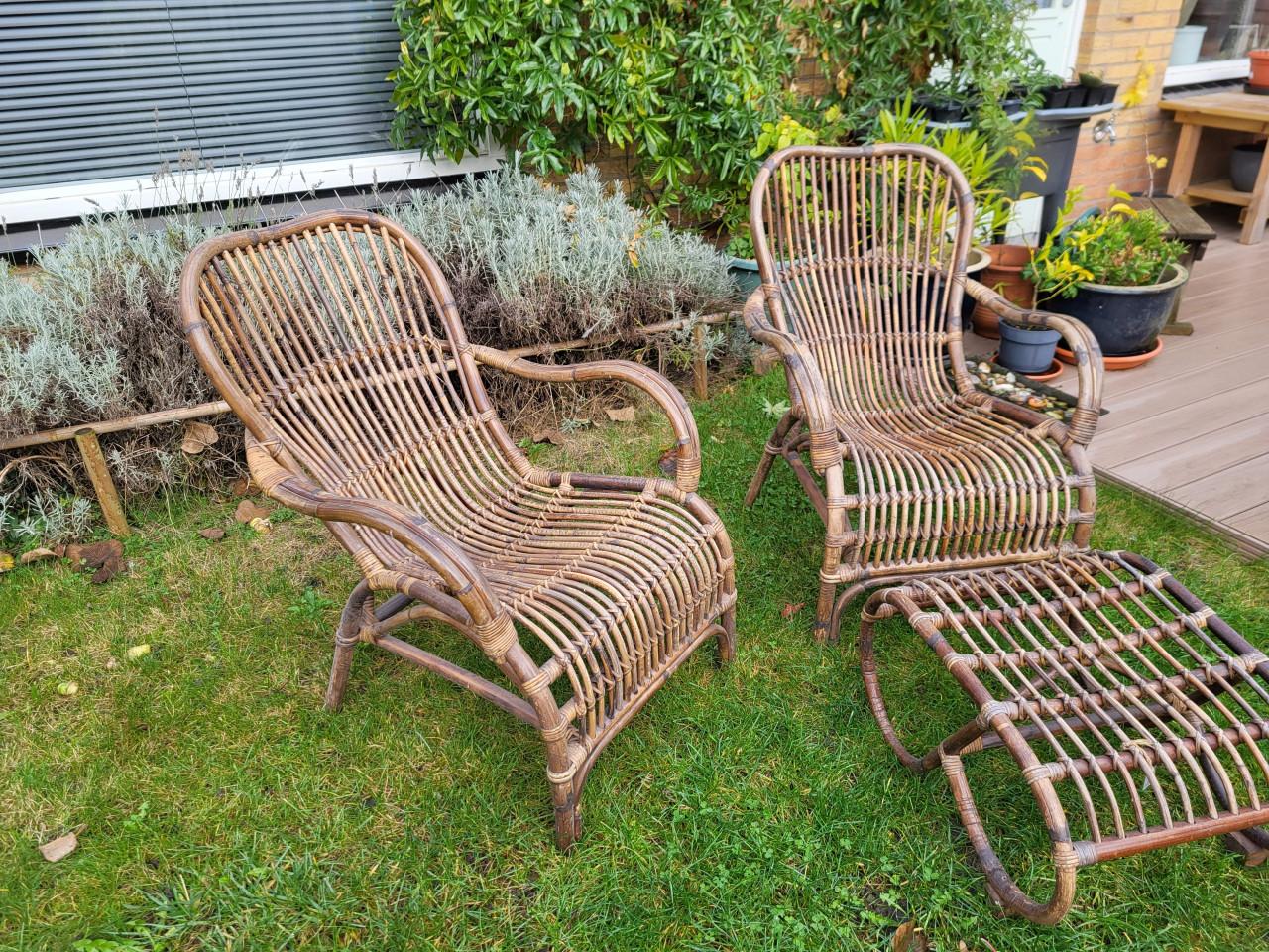 2 Rotan fauteuils + voetenbankje