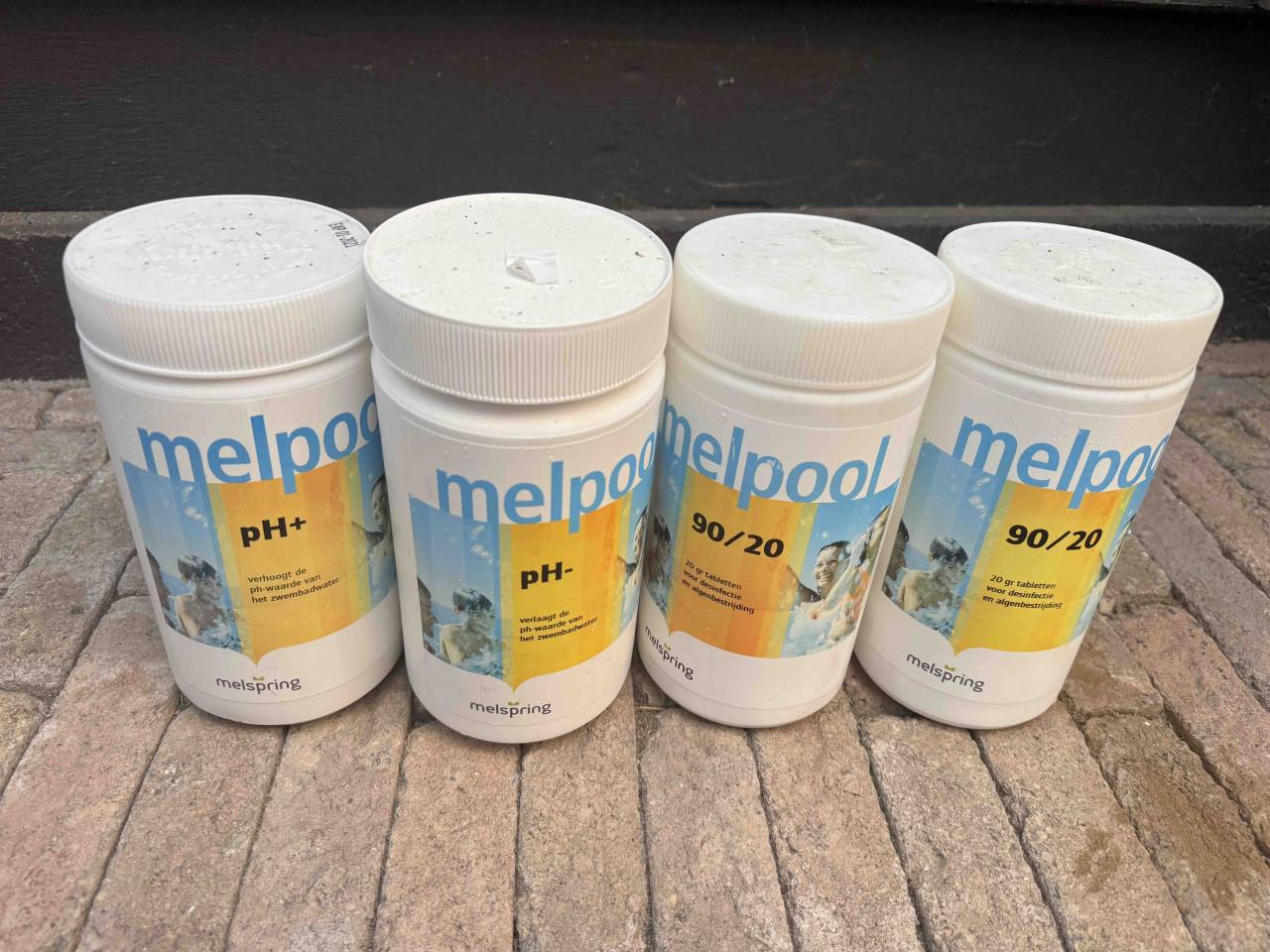 Jaccuzi of zwembad toebehoren, tabletten, verlichting, netjes