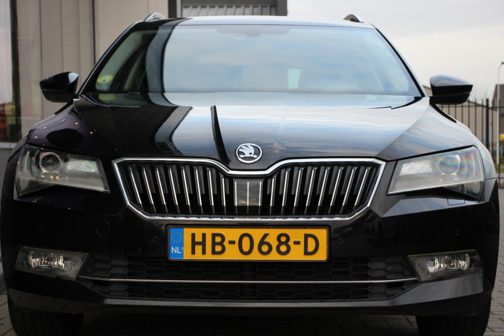 Skoda Superb combi 1.6 tdi style business | automaat | navi | camera