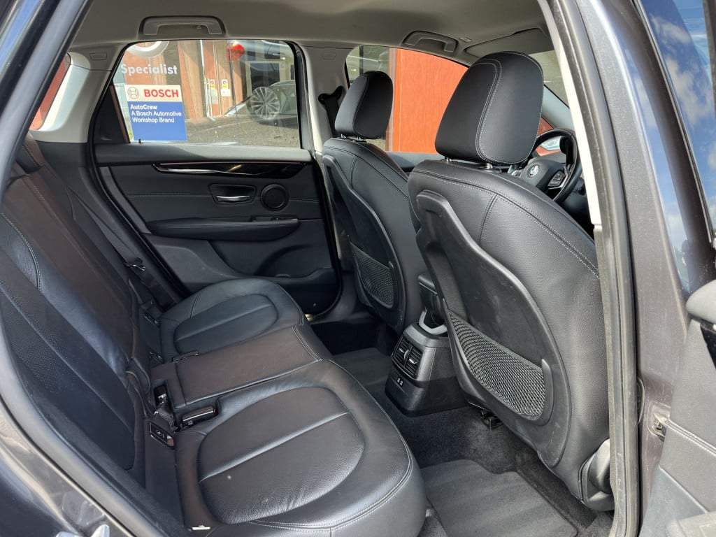 BMW 2-serie active tourer 220i high executive | head-up | navi | camera | l