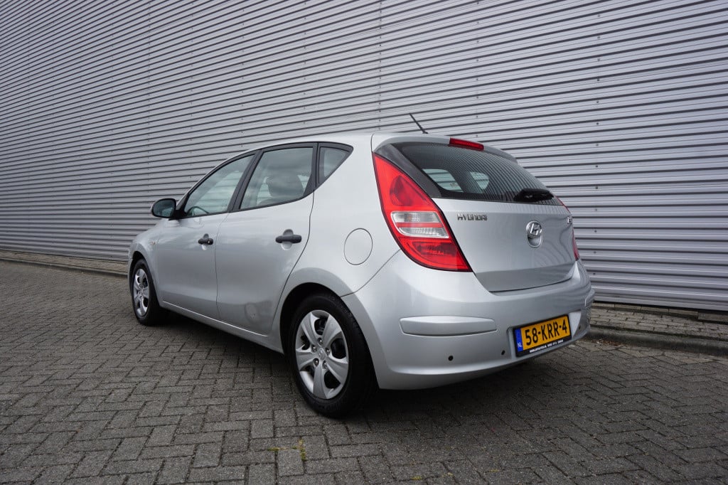 Hyundai I 30 1.4i active cool airco / elektr. ramen / parkeers. / cruise / 