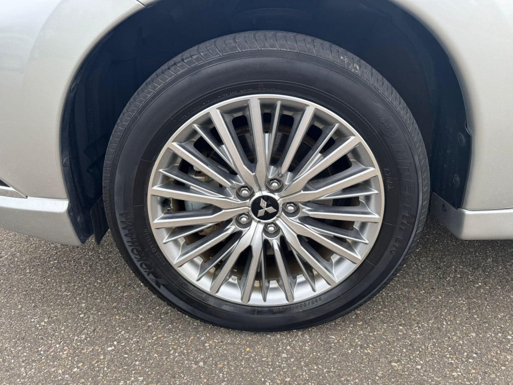 Mitsubishi Outlander 2.4 phev intense+