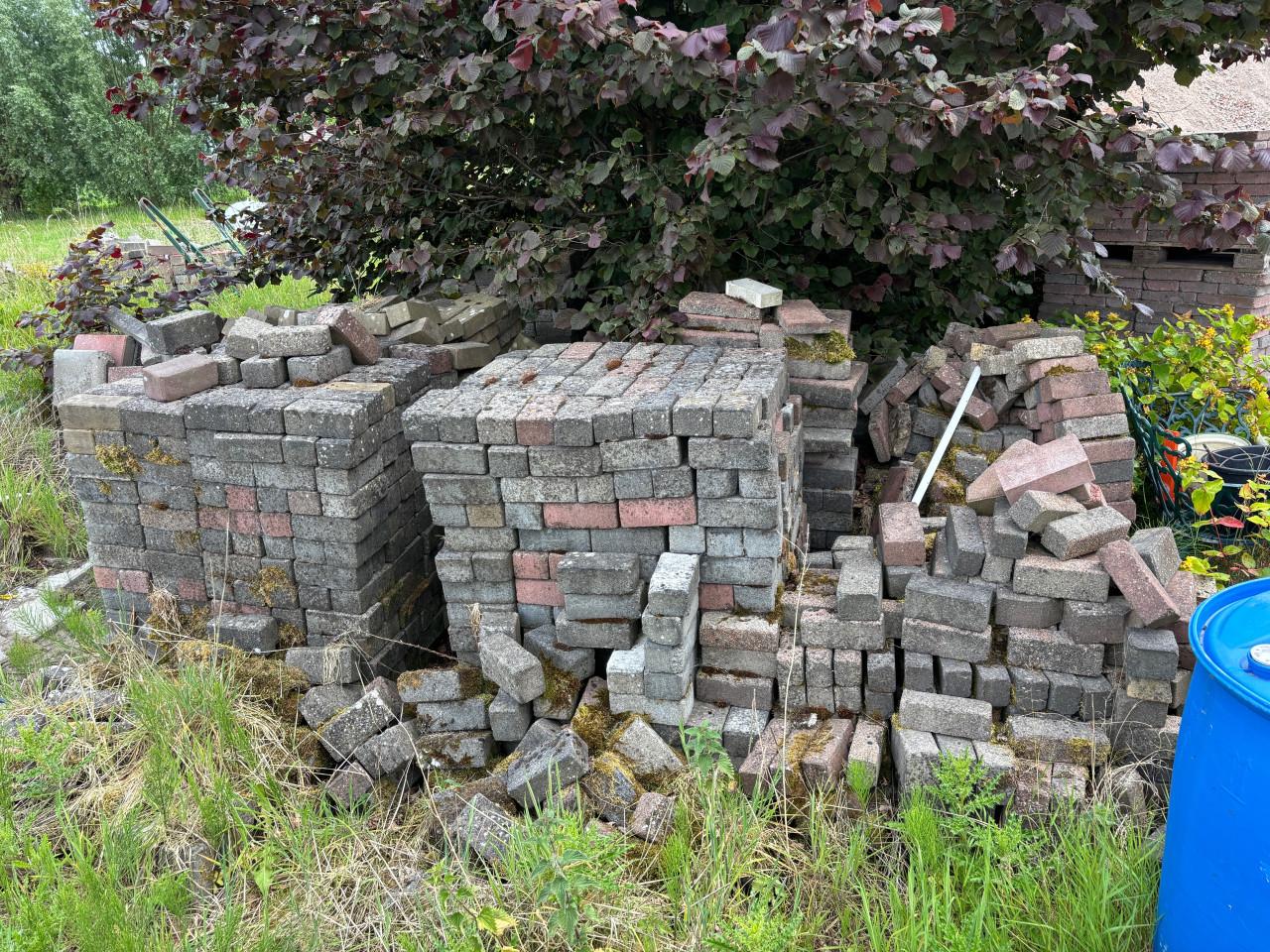 Beton klinkers stoeptegels waaltjes etc