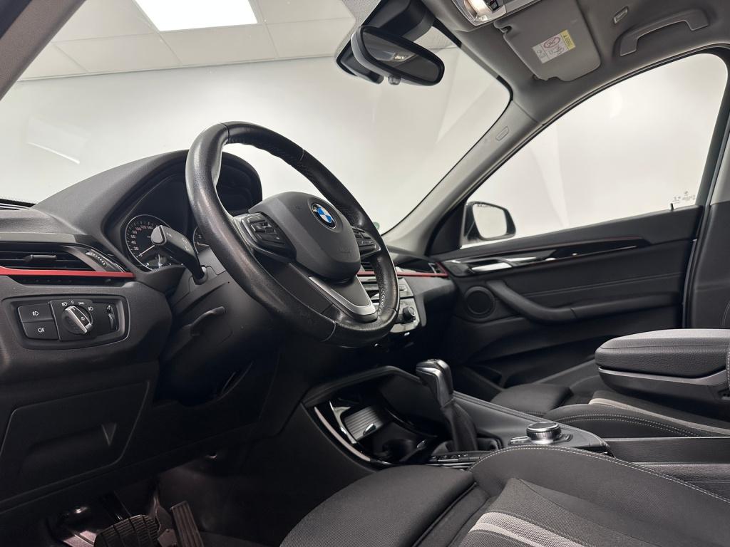 BMW X1 sdrive20i sport line | trekhaak | head-up-display | stoelverwarming 