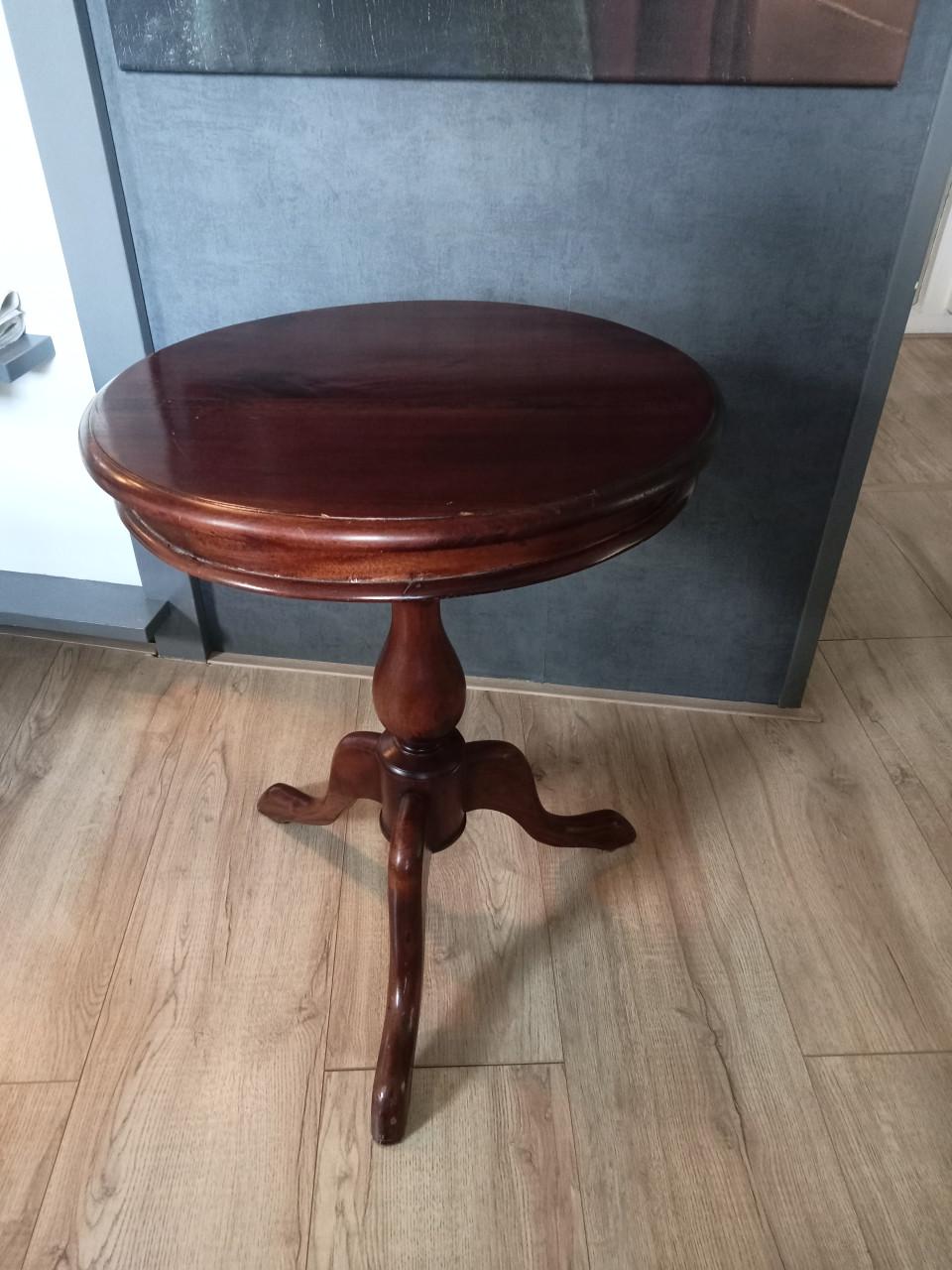 Antieke bijzettafeltje