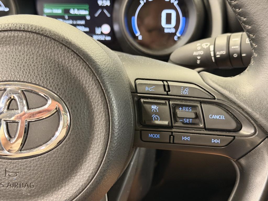 Toyota Yaris 1.5 hybrid dynamic| camera| adap.cruise| keyless| carplay
