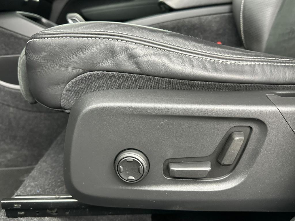 Volvo XC40 1.5 t3 r-design | 360 | electr. stoelen | harman kardon | parkee