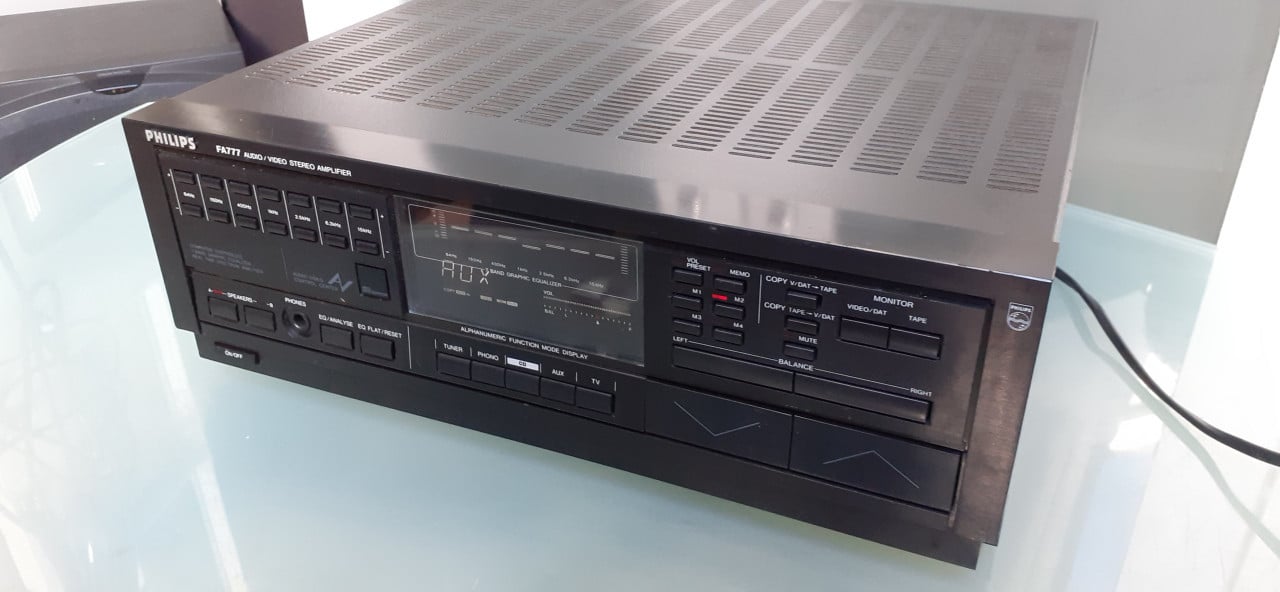 Versterker philipsFA777 2x 50 watt met eqalizer