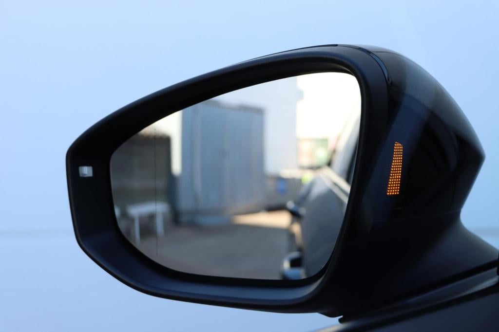 Volkswagen T-roc 1.5 etsi r-line first edition 150pk dsg7