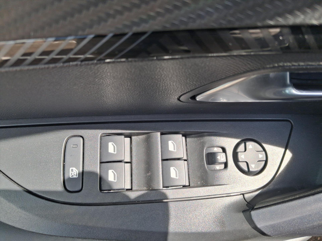 Peugeot 2008 1.2 puretech 130pk allure navigatie | apple carplay & android 