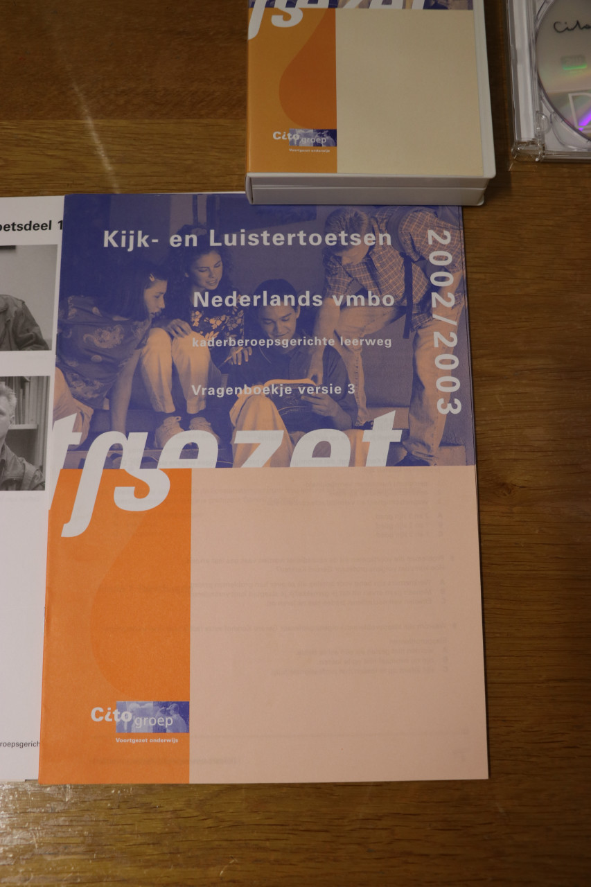 Kijk- en luistertoets Nederland Kaderberoepsgerichte leerweg 2002/2003