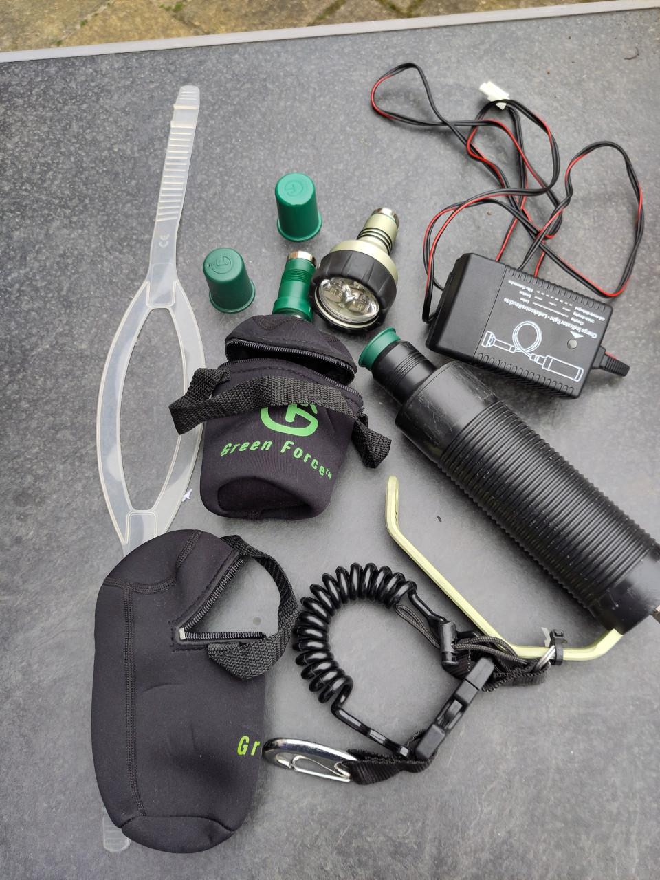 Duikset te koop: Aquatech duikmes en Green Force duiklamp